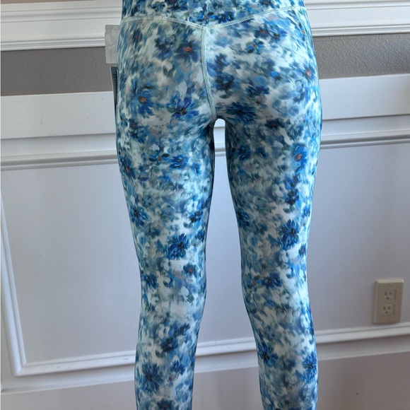 NWT  ATHLETA Small, Salutation Stash  7/8 Tight - Picture 1 of 3